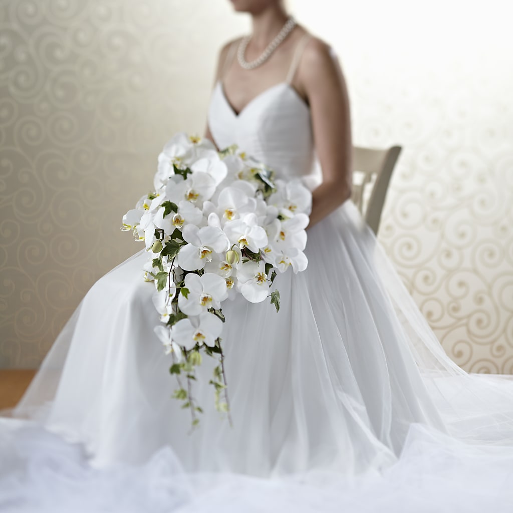 Classic White Bouquet – ELLA'S ESSENCE LLC, Evanston IL
